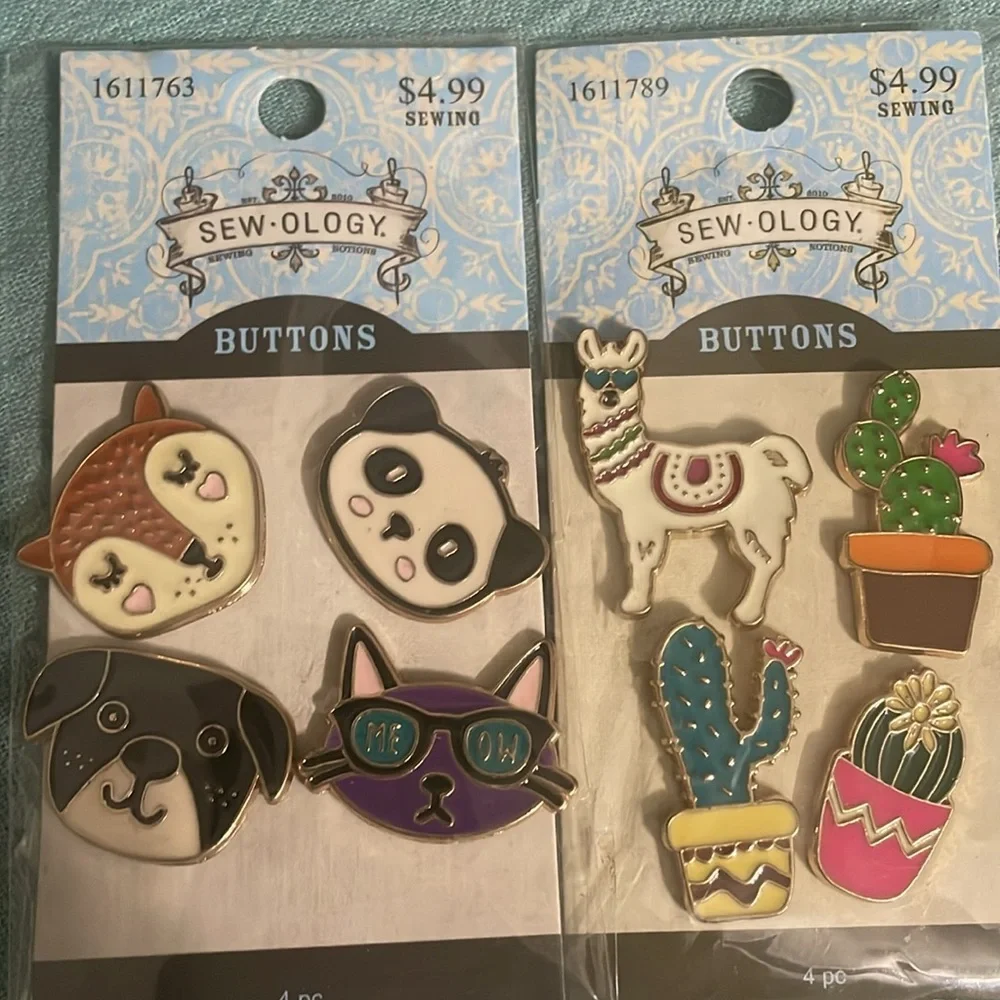 Button and pin bundle - Picture 8 of 9